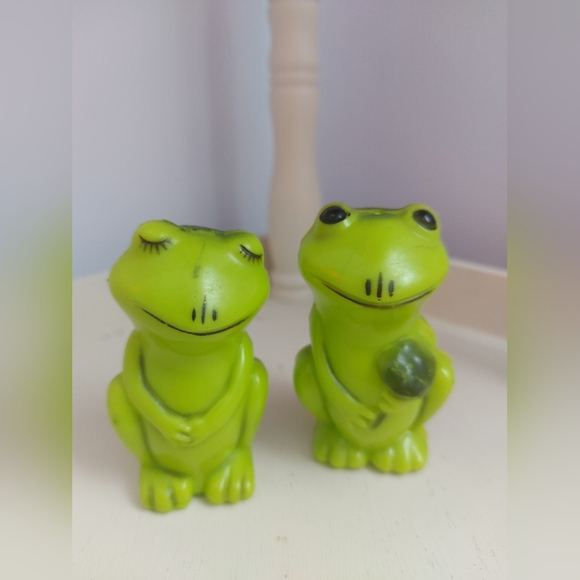 Vintage Frog mushroom Salt & Pepper shakers - Picture 1 of 8
